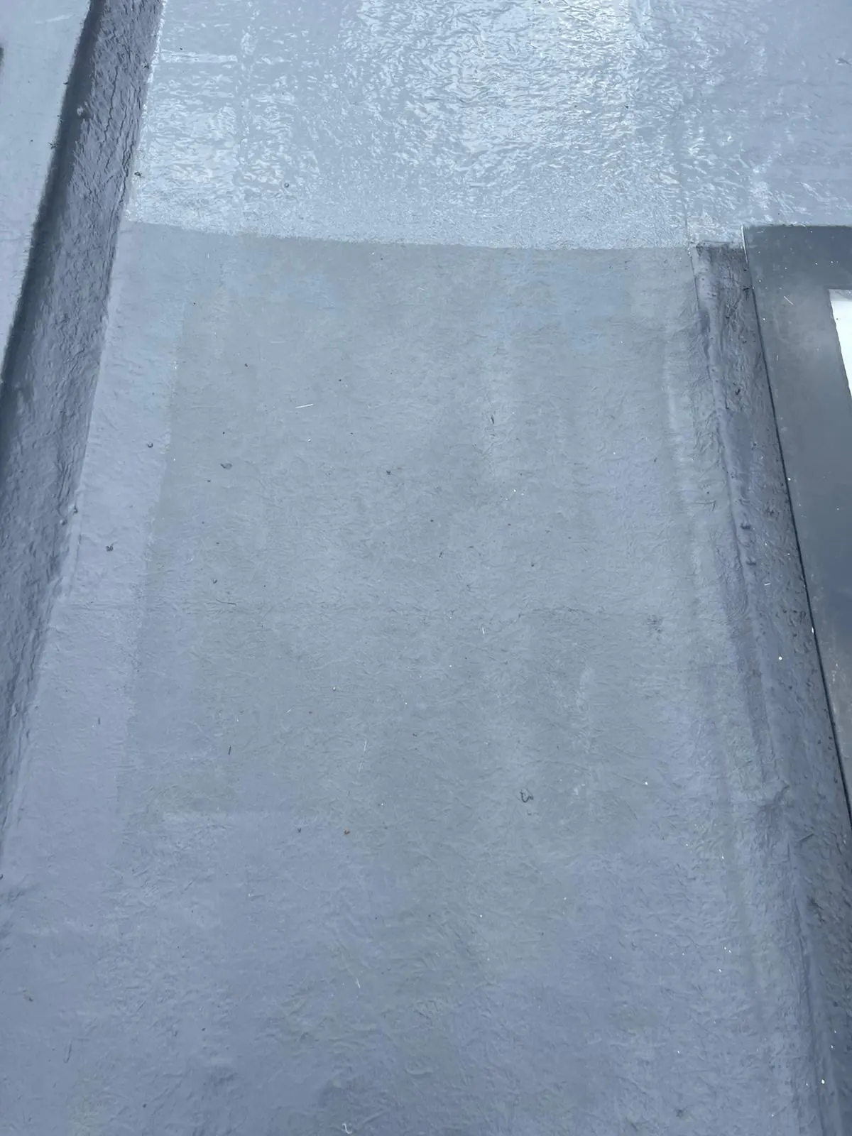 Flat roof surface
