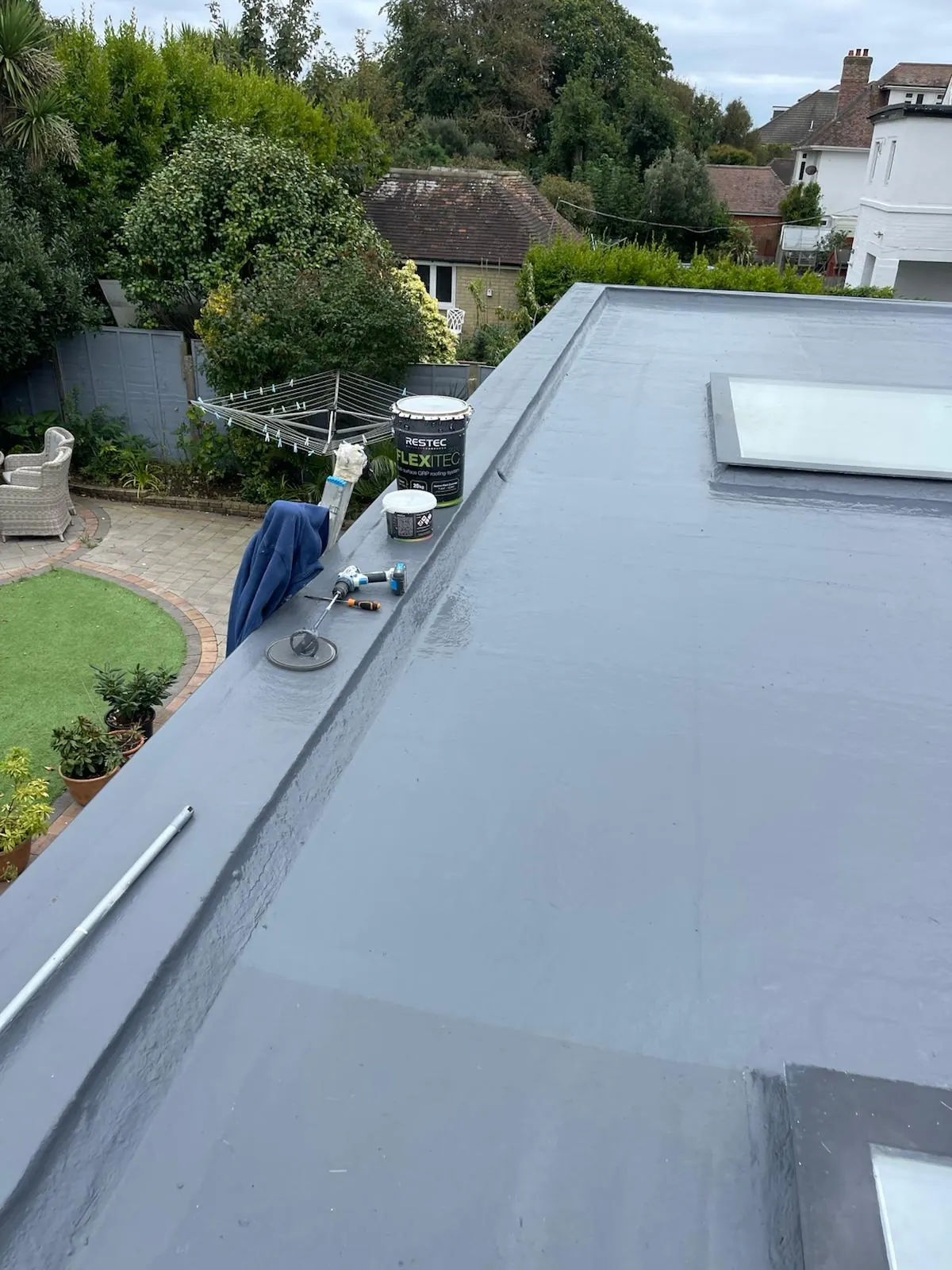 Flat roof surface