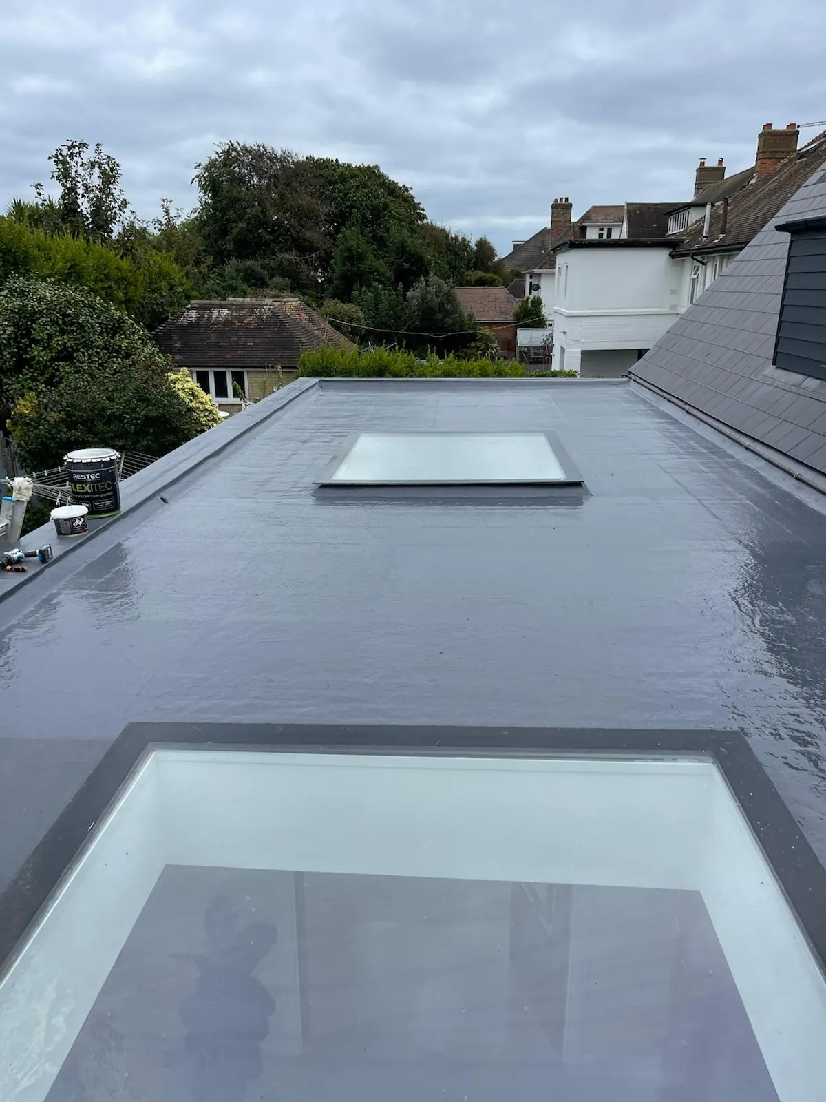 Flat roof surface