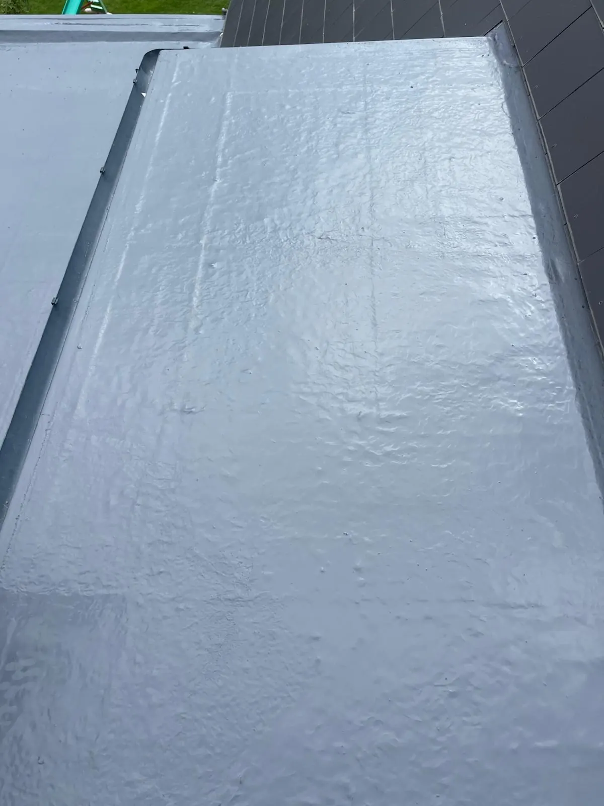 Flat roof surface