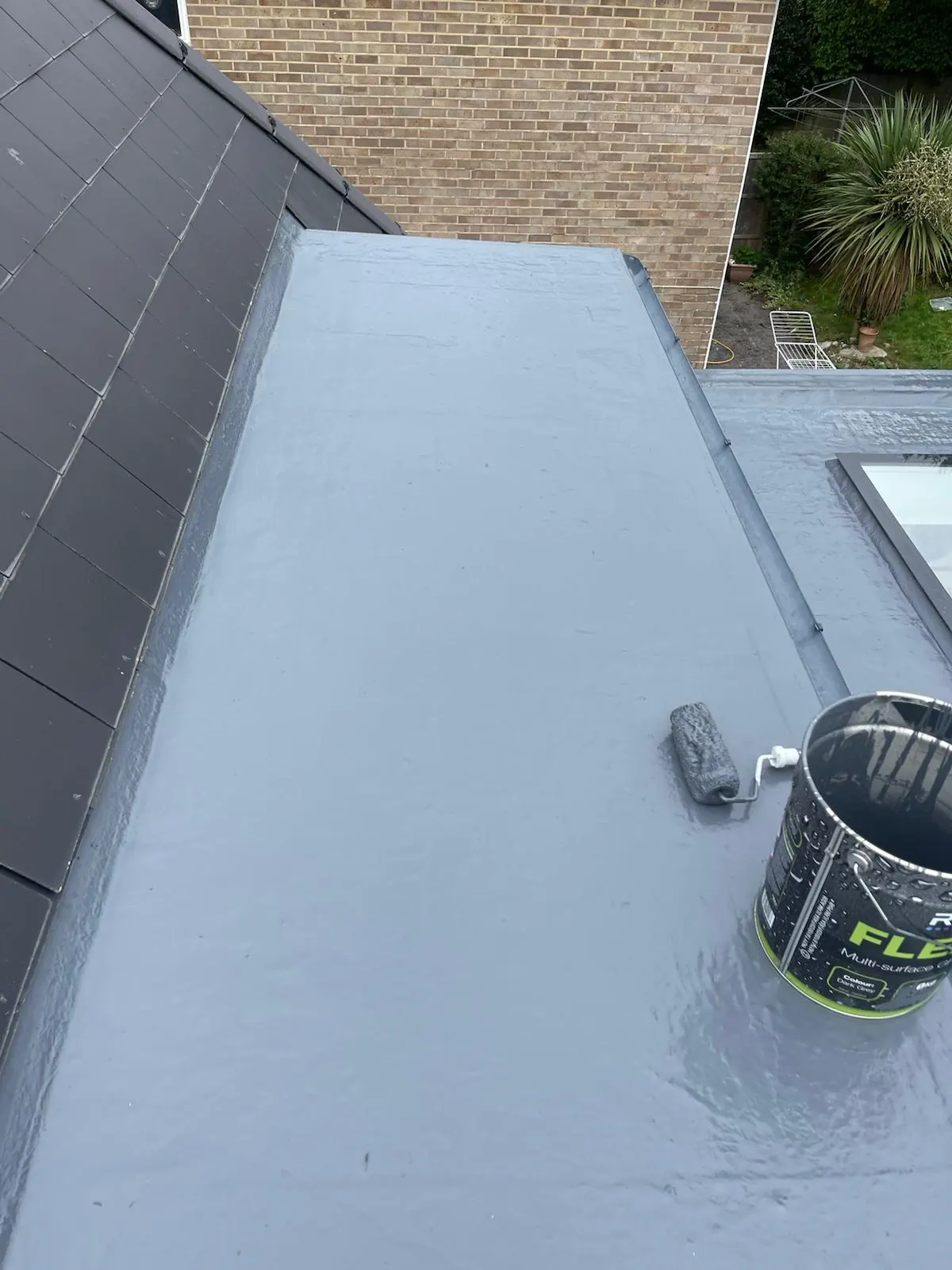 Flat roof surface
