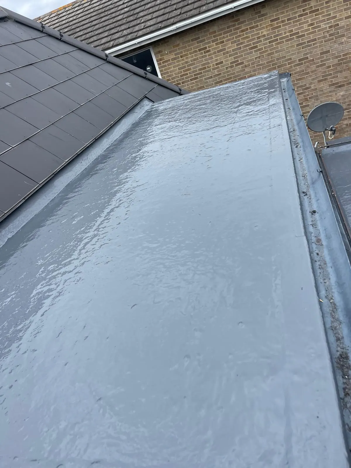 Flat roof surface