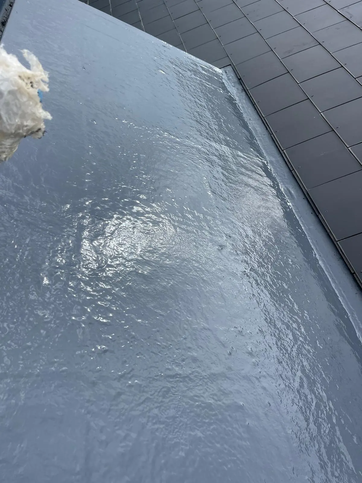 Flat roof surface
